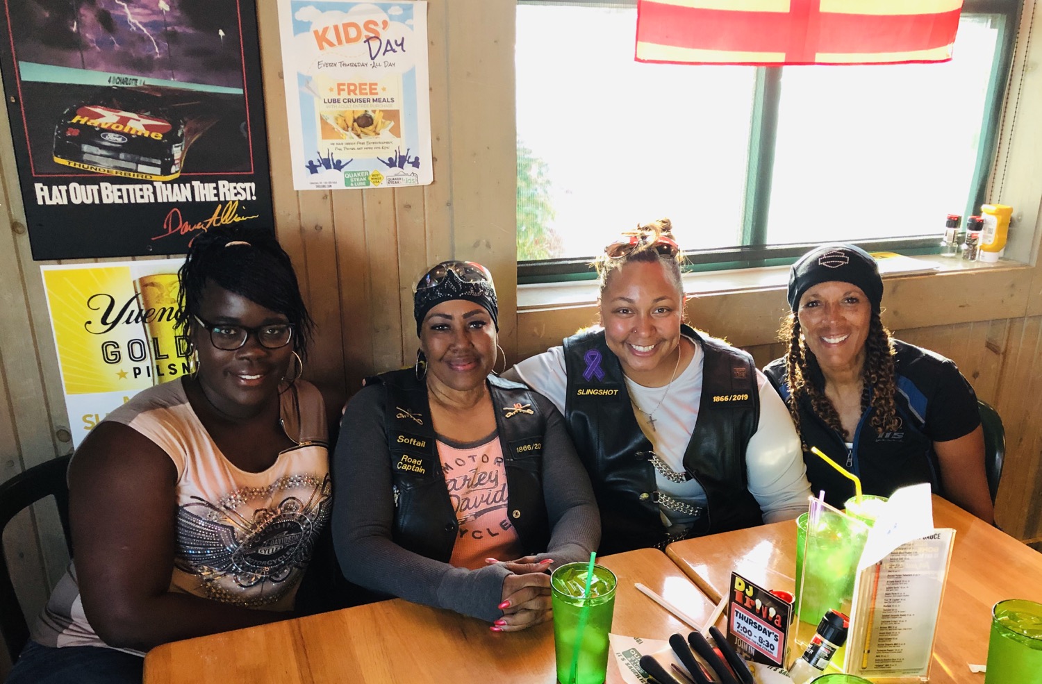 Bike Night @ Quaker Steak & Lube